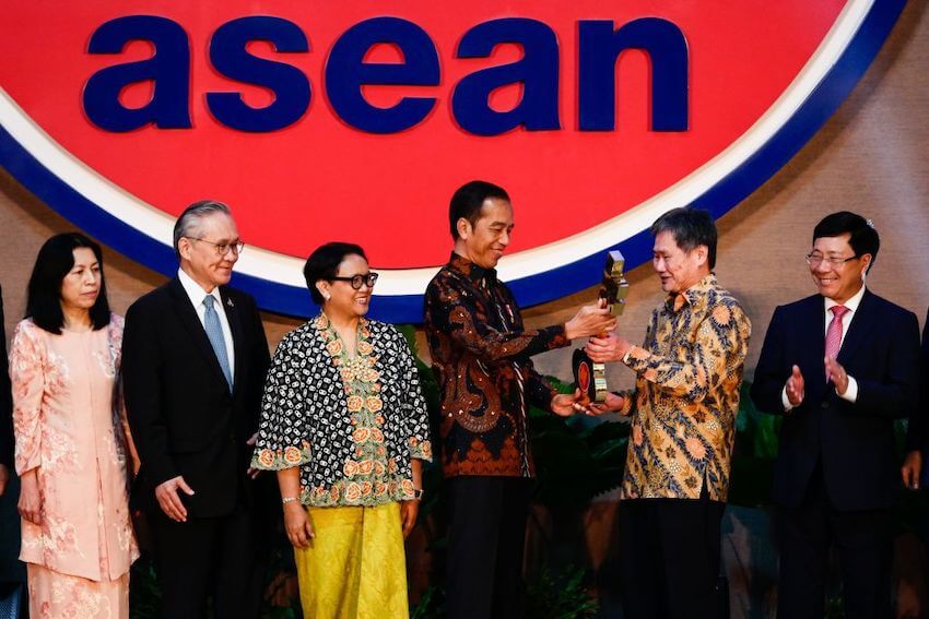 Detail Tuan Rumah Ktt Asean Nomer 29