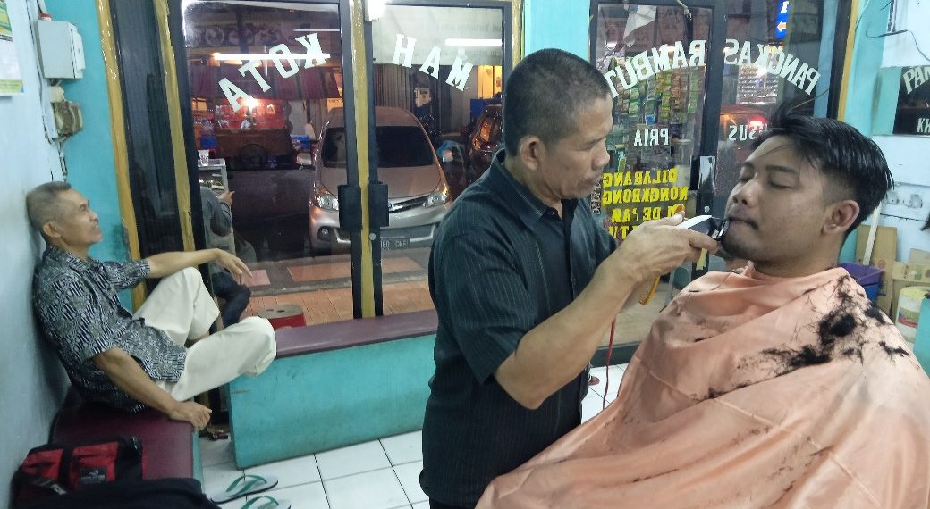 Detail Tukang Potong Rambut Nomer 24