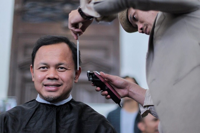 Detail Tukang Potong Rambut Nomer 41