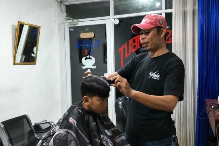 Detail Tukang Potong Rambut Nomer 48