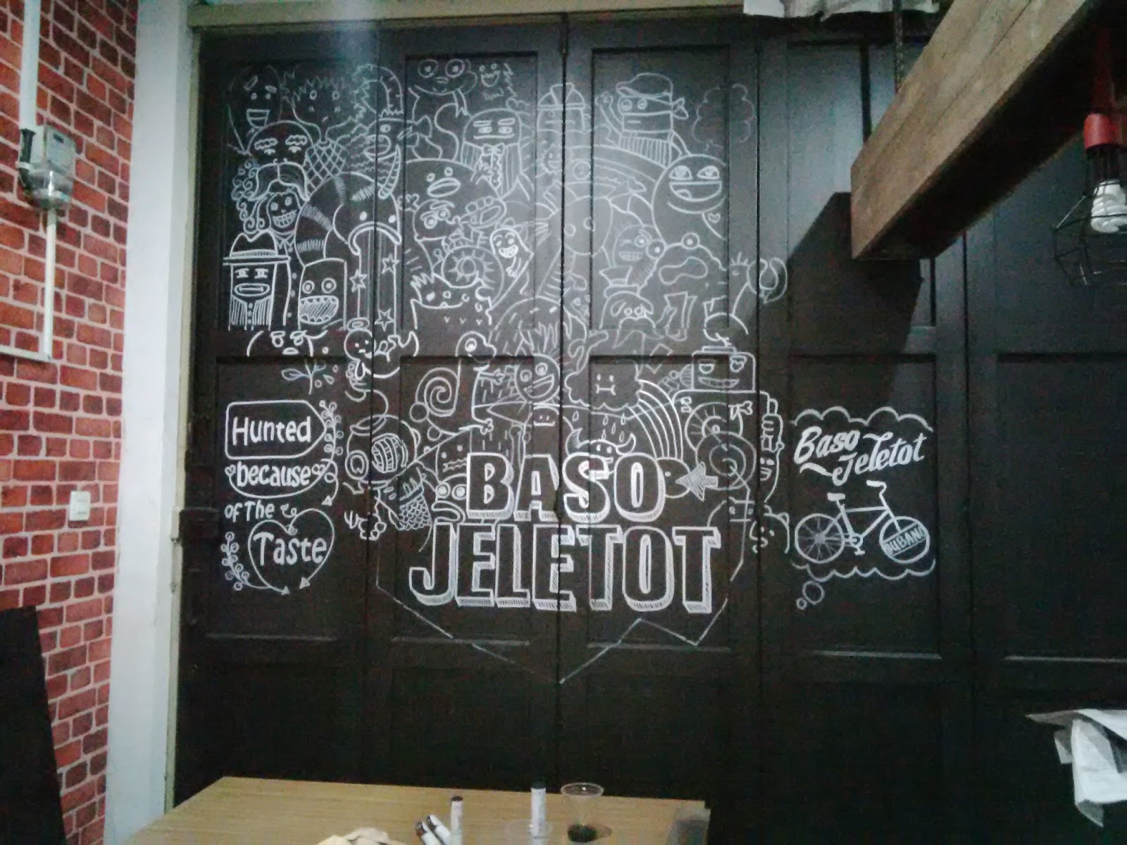 Detail Tulisan Di Dinding Cafe Nomer 35