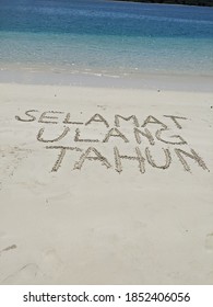 Detail Tulisan Di Pantai Nomer 25