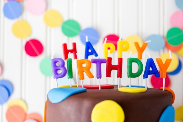 Detail Tulisan Happy Birthday Di Kue Ulang Tahun Nomer 18
