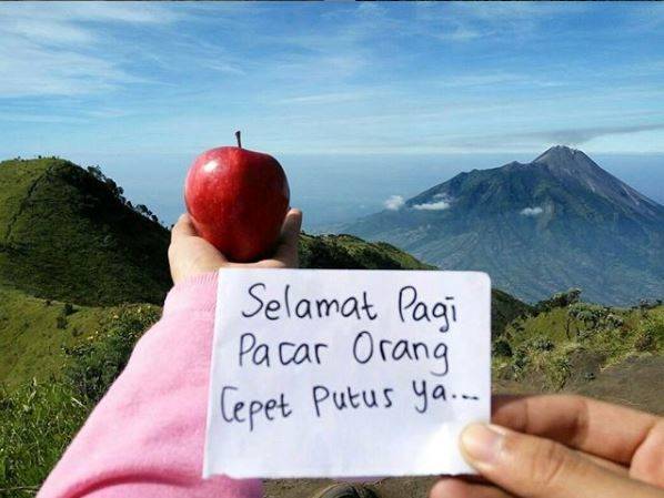 Detail Tulisan Kertas Di Puncak Gunung Nomer 43