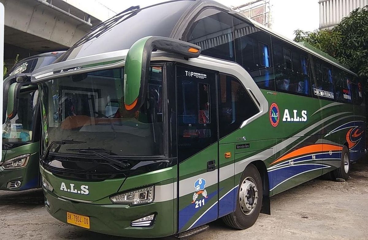 Detail Tulisan Mercedes Benz Di Bus Nomer 17