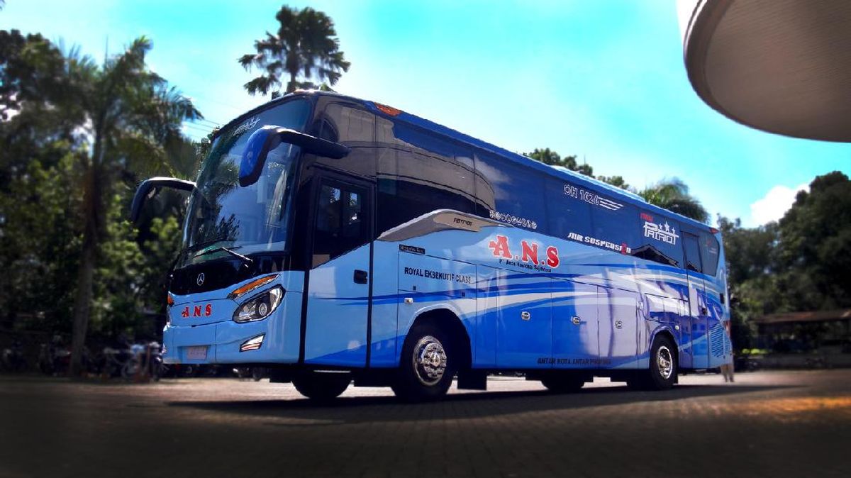 Detail Tulisan Mercedes Benz Di Bus Nomer 25