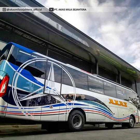 Detail Tulisan Mercedes Benz Di Bus Nomer 41