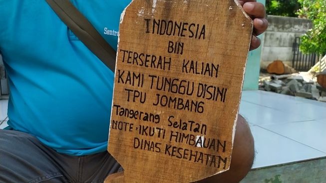 Detail Tulisan Nisan Kayu Nomer 9