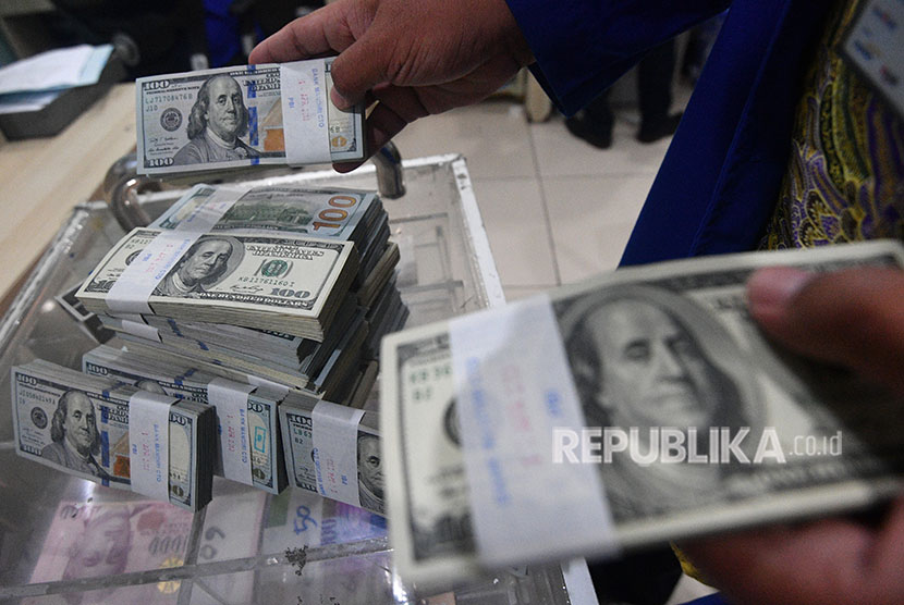 Detail Tumpukan Uang Dolar Nomer 14