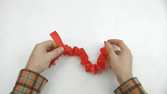 Detail Tutorial Membuat Mawar Dari Pita Nomer 43
