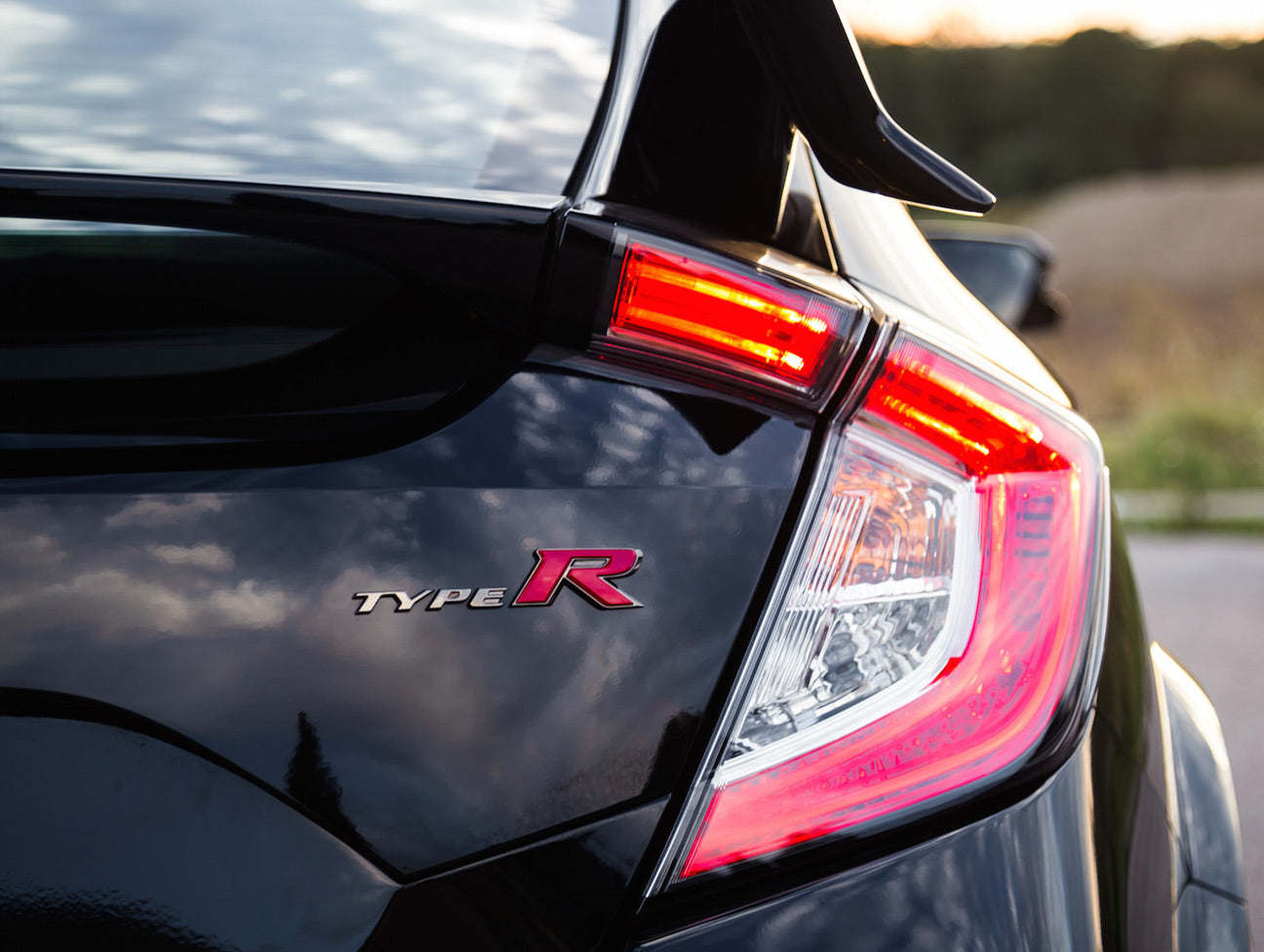 Detail Type R Logo Nomer 49