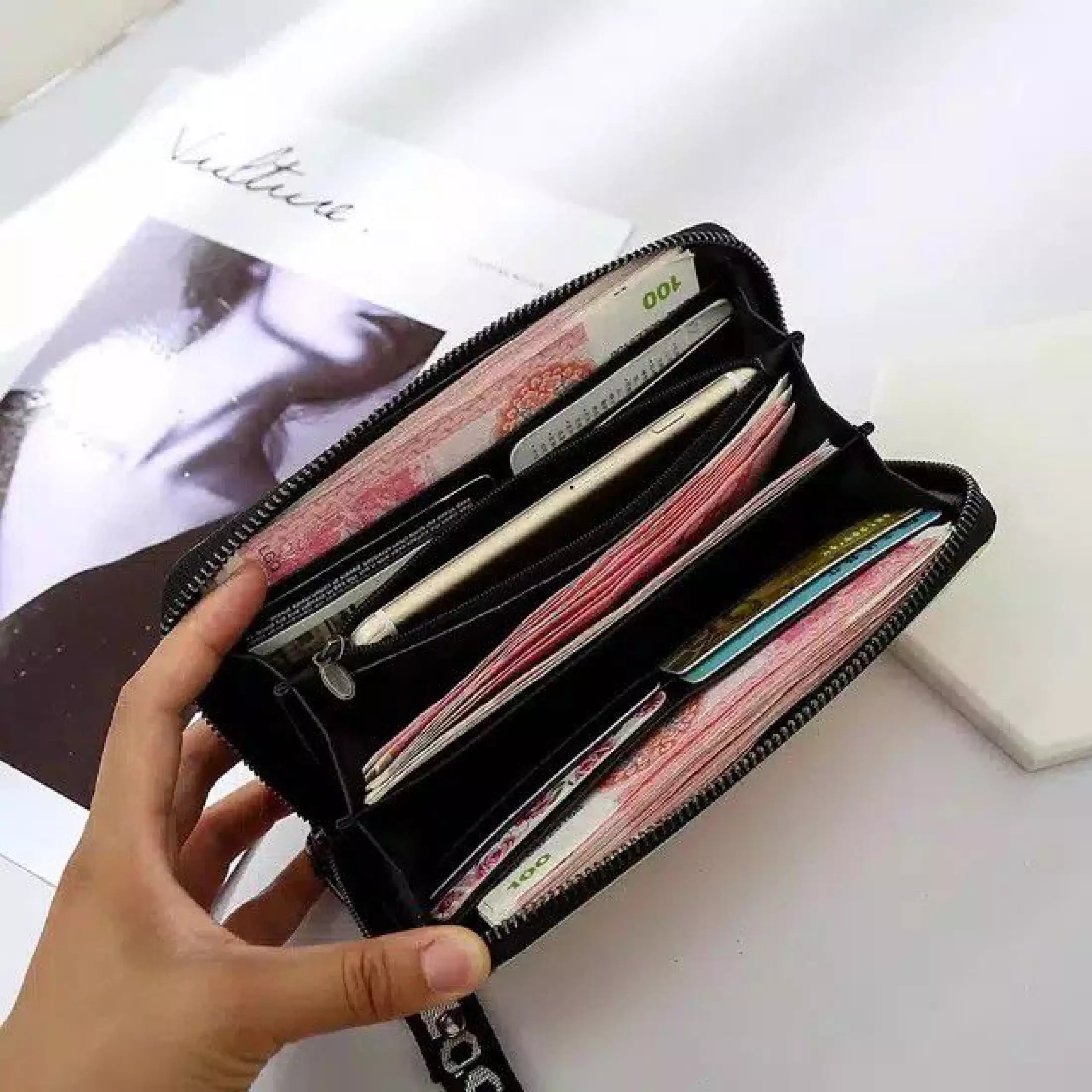 Detail Uang Dalam Dompet Wanita Nomer 18