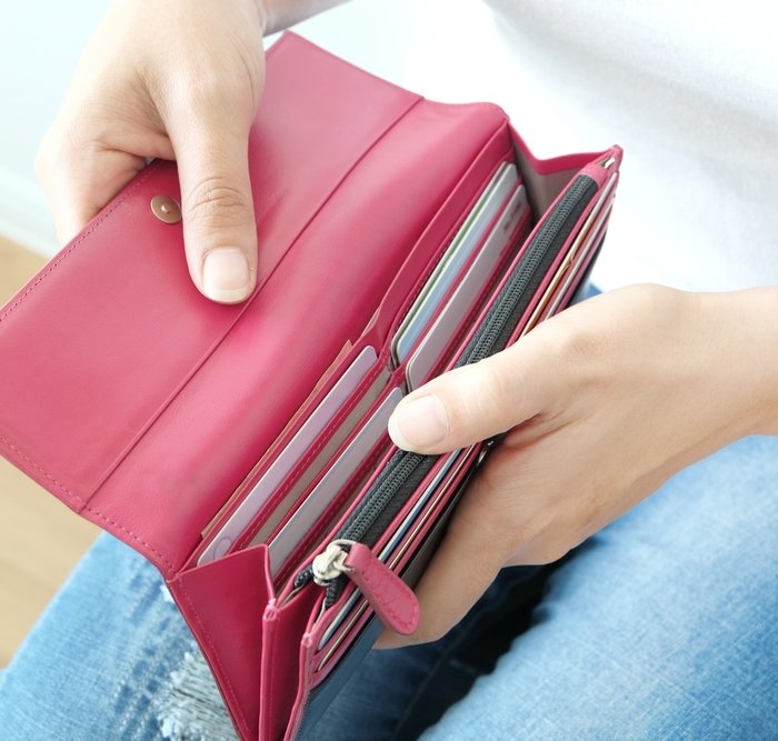 Detail Uang Dalam Dompet Wanita Nomer 28