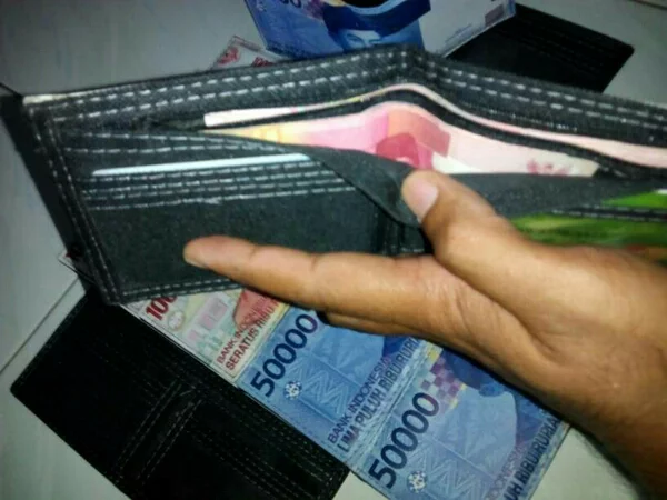 Detail Uang Di Dalam Dompet Nomer 26