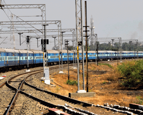 Detail Udaipur To Surat Train Nomer 14