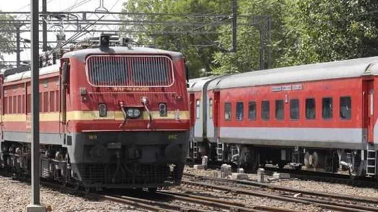 Detail Udaipur To Surat Train Nomer 17