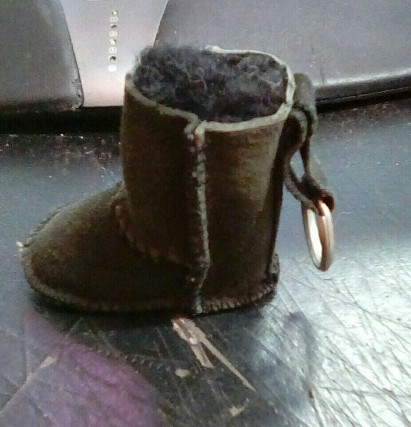 Detail Ugg Keychain Boot Nomer 41