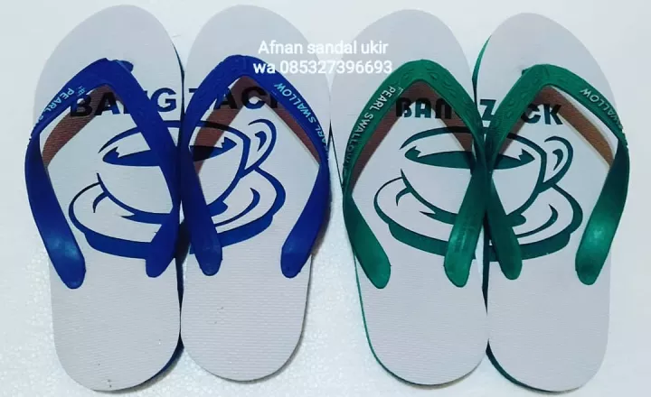 Detail Ukiran Gambar Orang Cewe Cowo Di Sandal Nomer 20