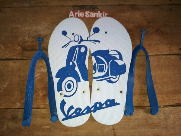 Detail Ukiran Sandal Swallow Gambar Motor Nomer 8