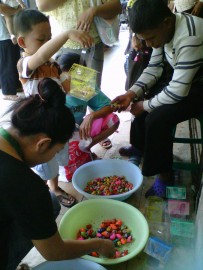 Detail Umang Umang Warna Warni Nomer 50