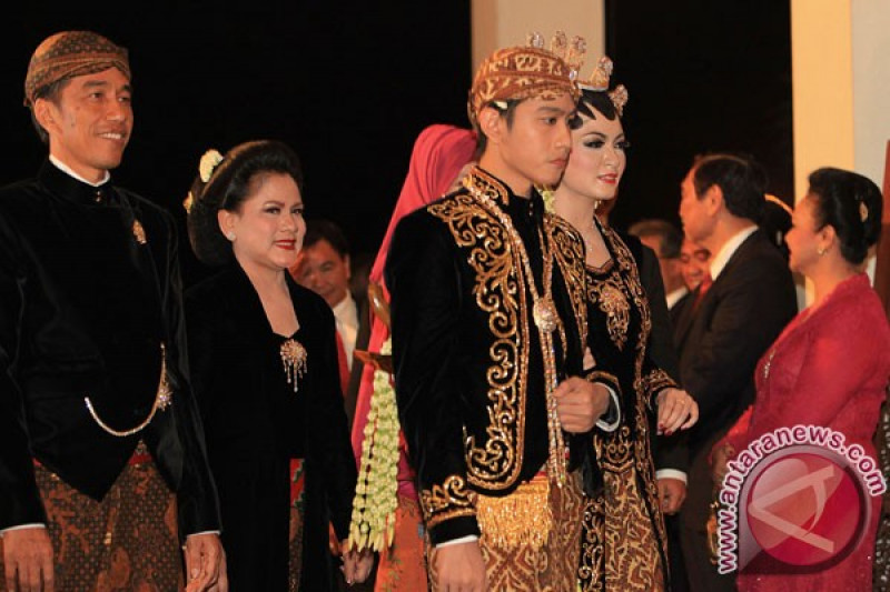 Detail Undangan Pernikahan Anak Pak Jokowi Nomer 42
