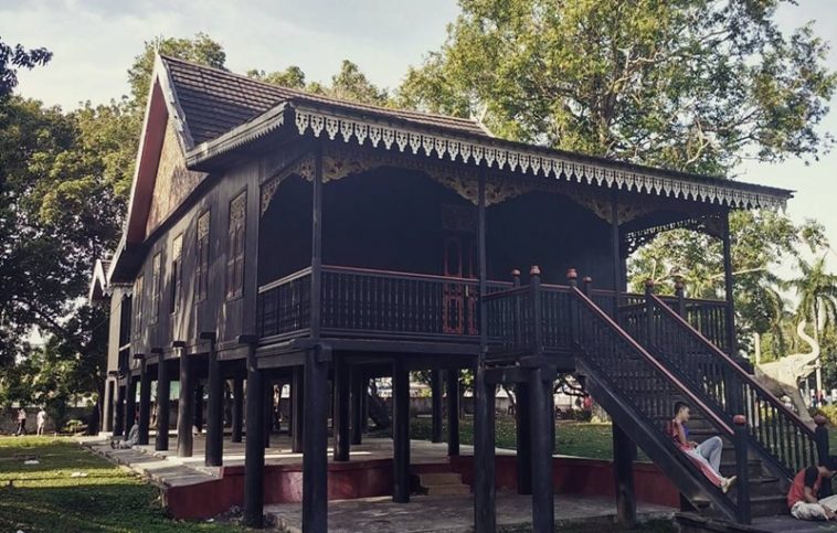 Detail Apa Nama Rumah Adat Suku Melayu Nomer 33