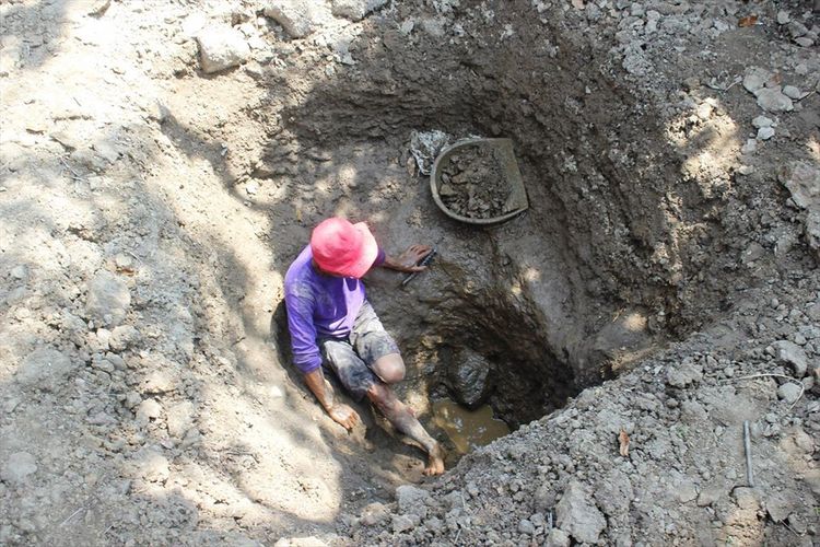 Apa Yang Orang Cari Dengan Menggali Tanah - KibrisPDR