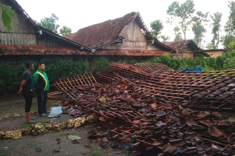 Detail Arti Mimpi Rumah Roboh Karena Angin Nomer 29