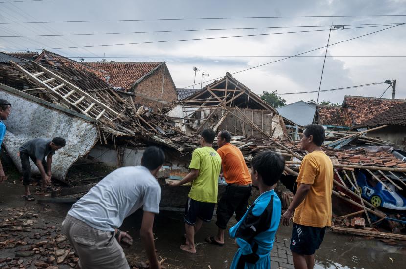 Detail Arti Mimpi Rumah Roboh Karena Angin Nomer 47