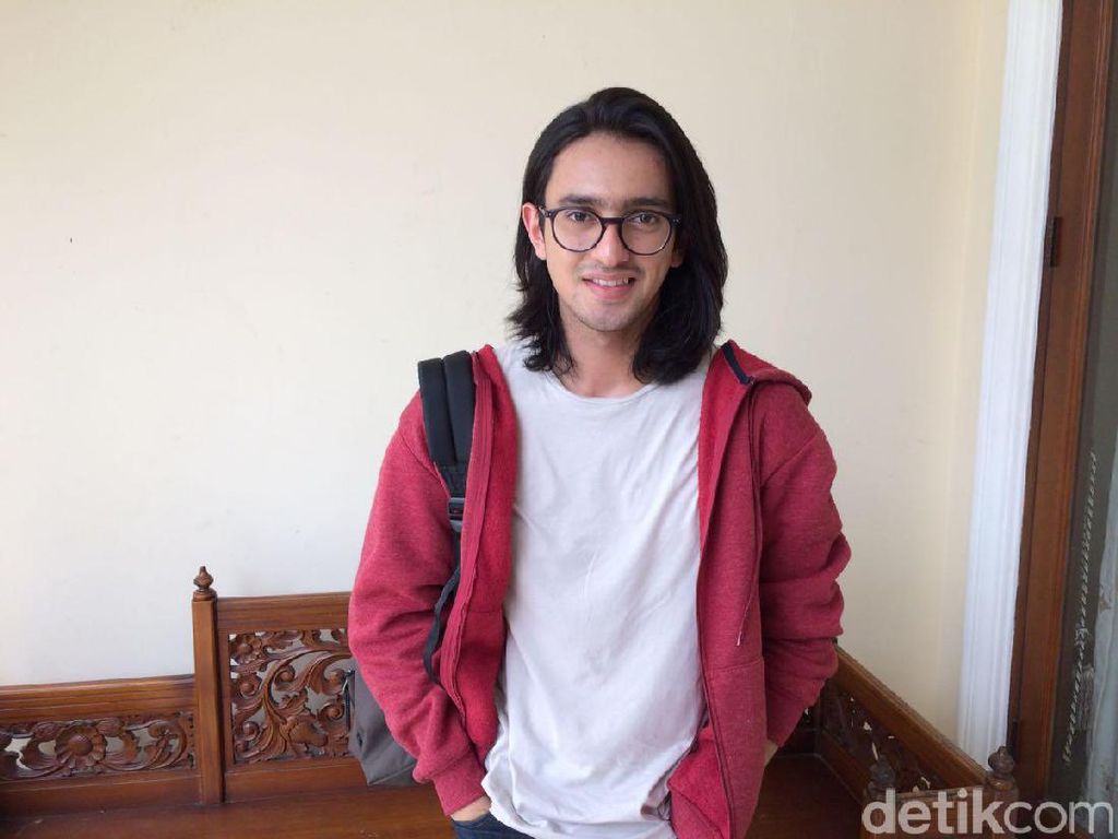 Detail Artis Pria Rambut Panjang Nomer 18